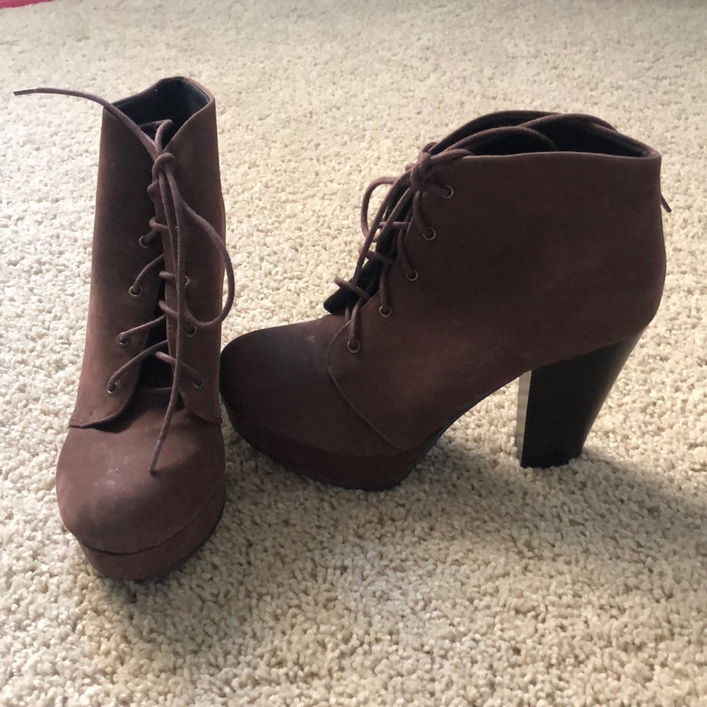 Women’s suede platform laced brown booties